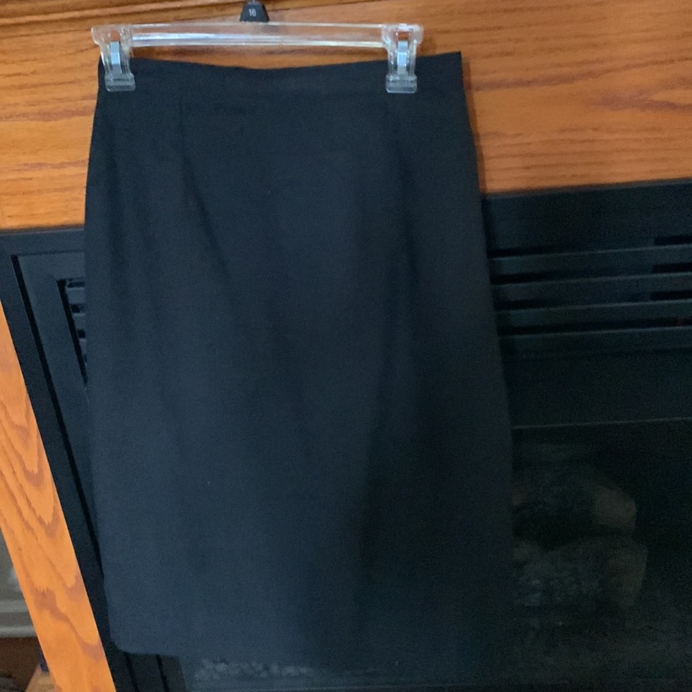 Black textured skirt size 9/10